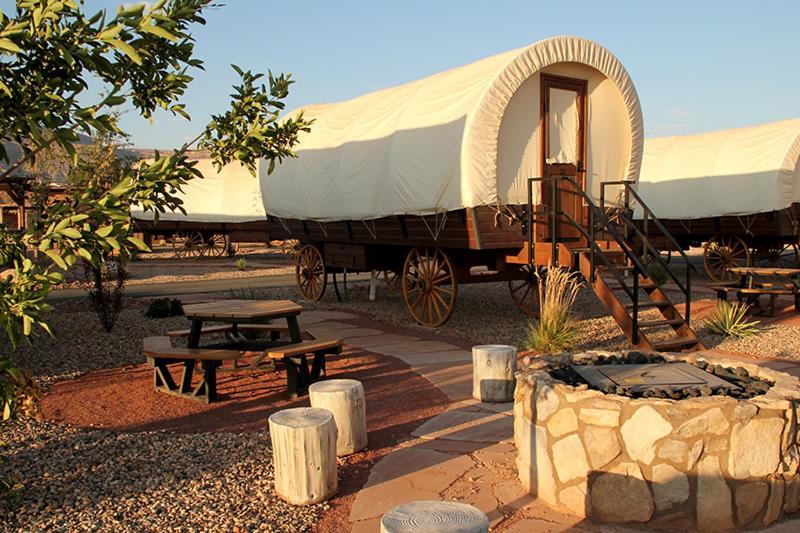 Zion White Bison Glamping & Rv Resort Вірджін Екстер'єр фото